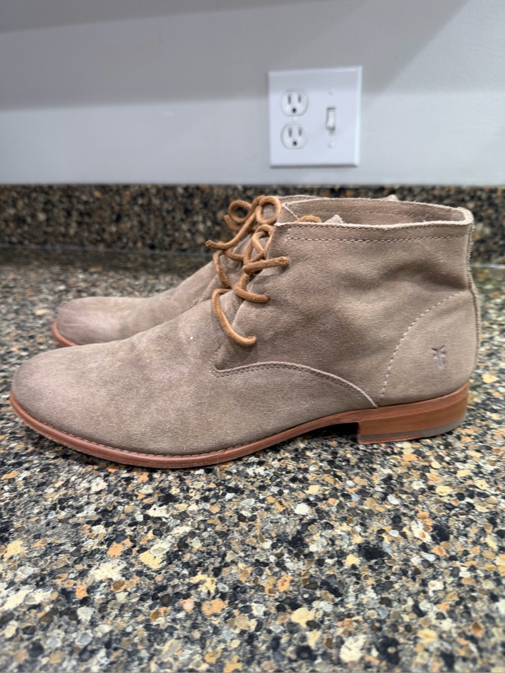 Ladies Frye Carly Taupe Suede Chukka Boots - size 11